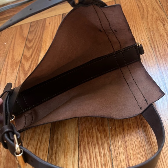 Handmade leather book strap carrier - Picture 4 of 5